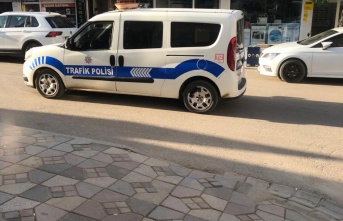 Trafik Polislerine söyleniyor.. "Bayram alışverişi için vatandaşlara yardımcı olalım"