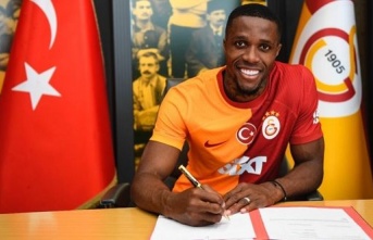 Zaha Galatasaraya imzayı attı