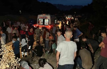 Cizre'den giden Fındık işçileri kaza geçirdi 16 kişi yaralandı