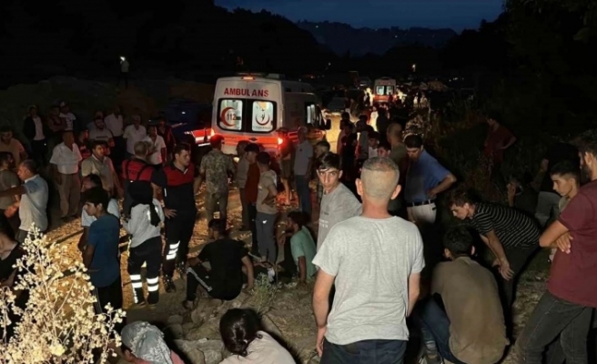Cizre'den giden Fındık işçileri kaza geçirdi 16 kişi yaralandı
