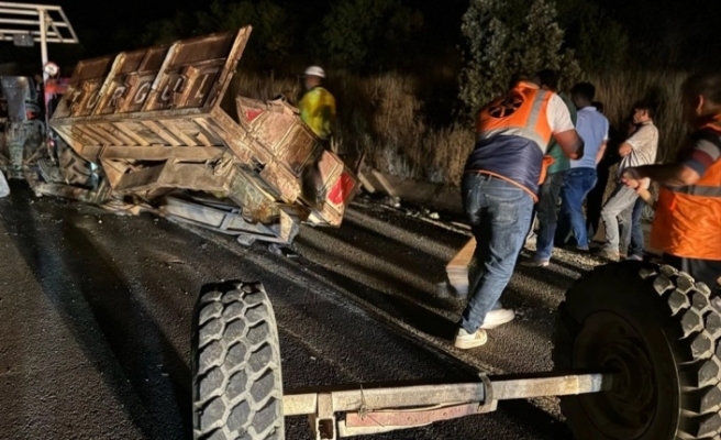 Traktör kazasında 2 kişi hayatını kayberri 3 kişi yaralandı