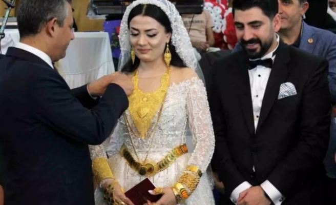 Özgür Özel Mardin'de Nikah şahitliği yaptı