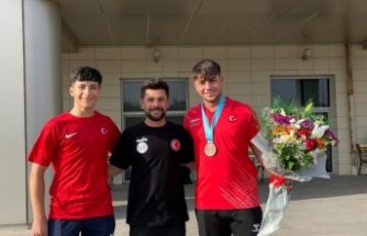 Şırnak'lı Sporcu Avrupa 3.oldu çiçeklerle karşılandı
